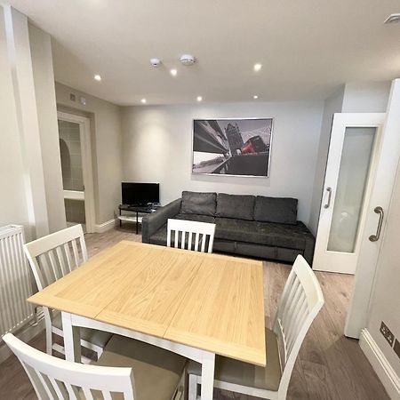 Stylish Apartments In Victoria & Westminster Londra Esterno foto