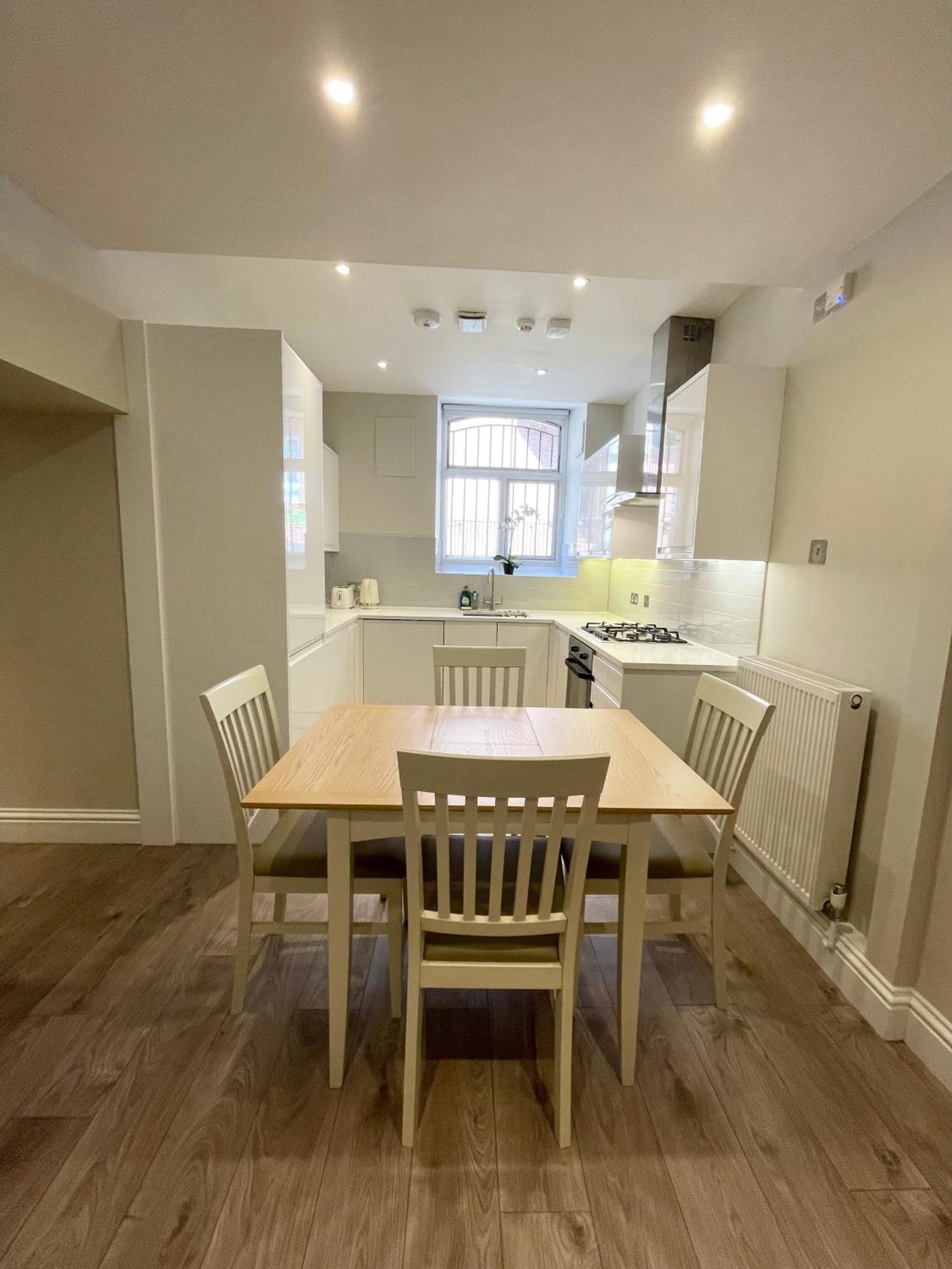 Stylish Apartments In Victoria & Westminster Londra Esterno foto