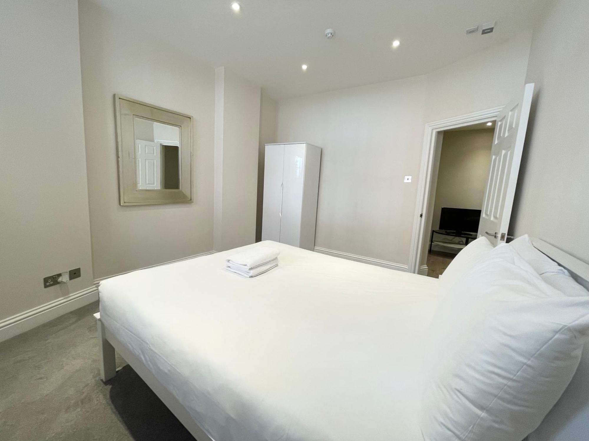 Stylish Apartments In Victoria & Westminster Londra Esterno foto
