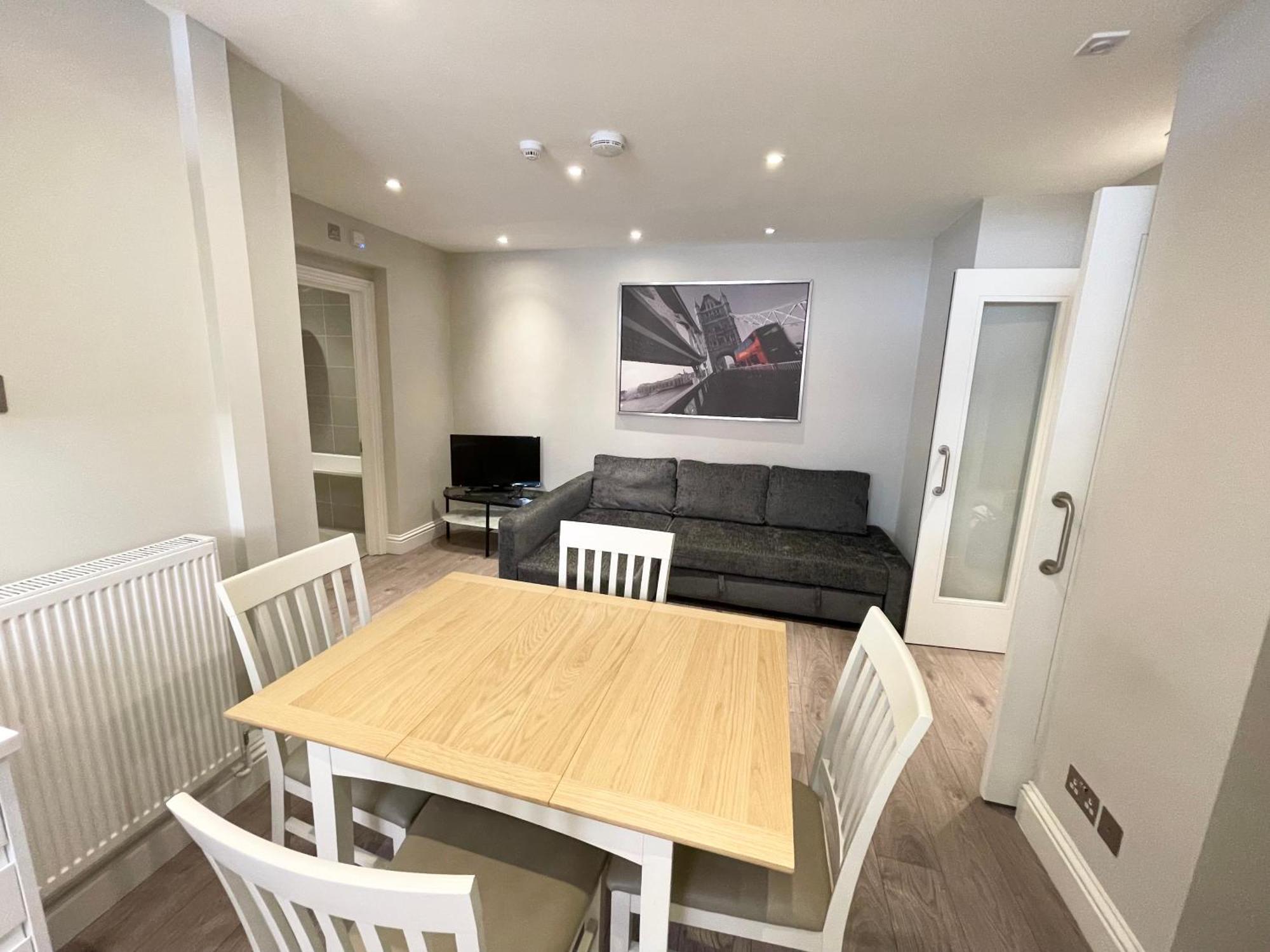 Stylish Apartments In Victoria & Westminster Londra Esterno foto
