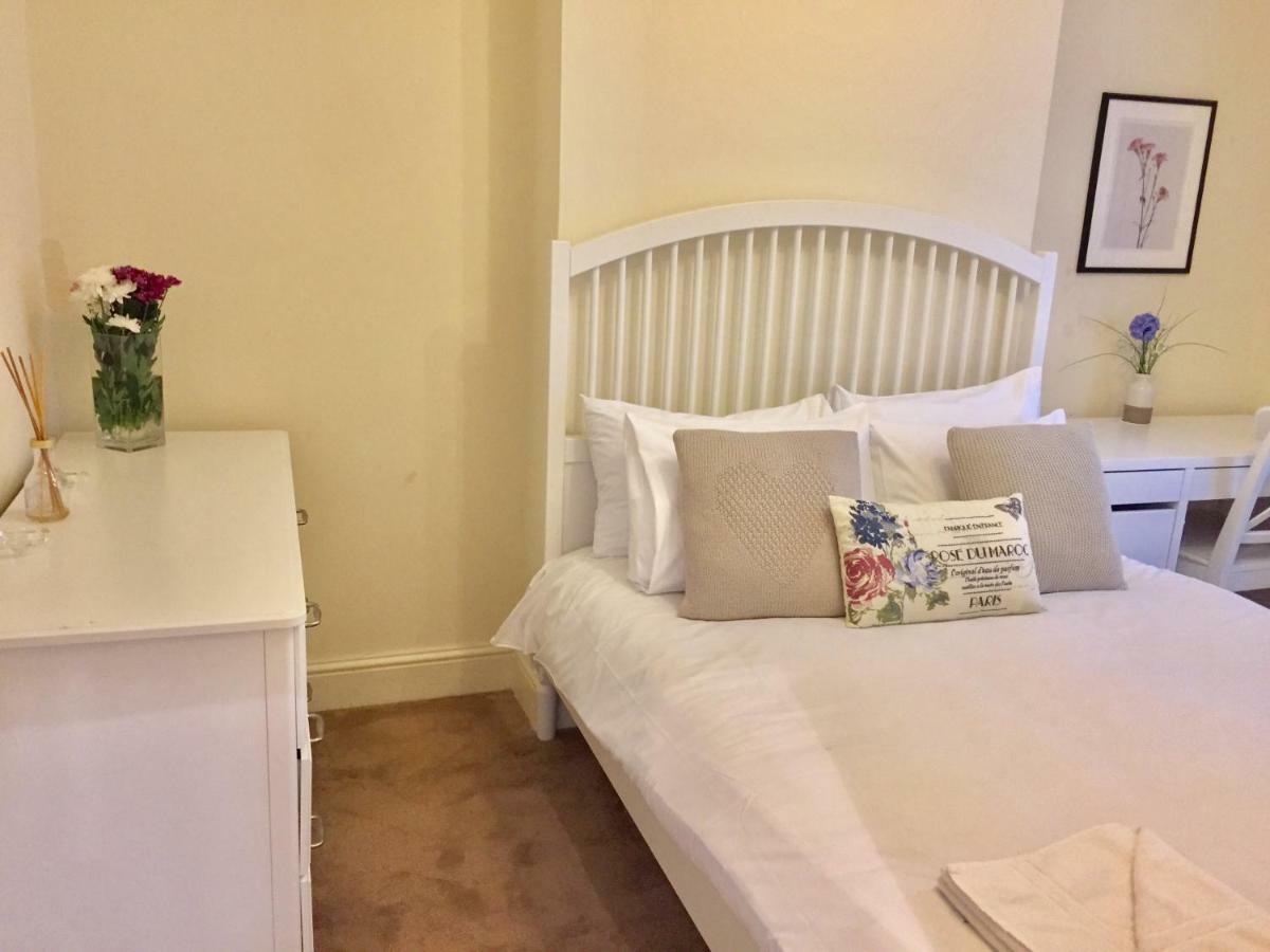 Stylish Apartments In Victoria & Westminster Londra Esterno foto