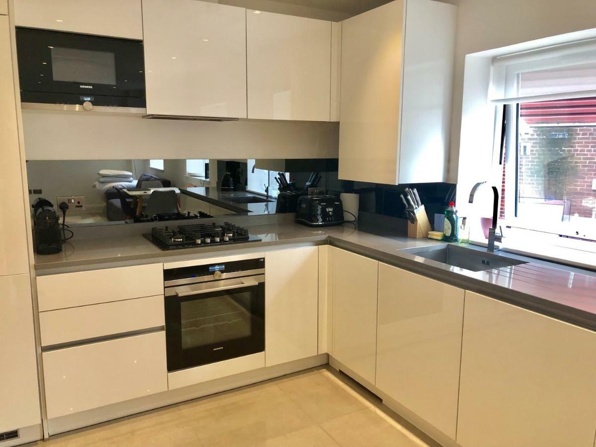 Stylish Apartments In Victoria & Westminster Londra Esterno foto